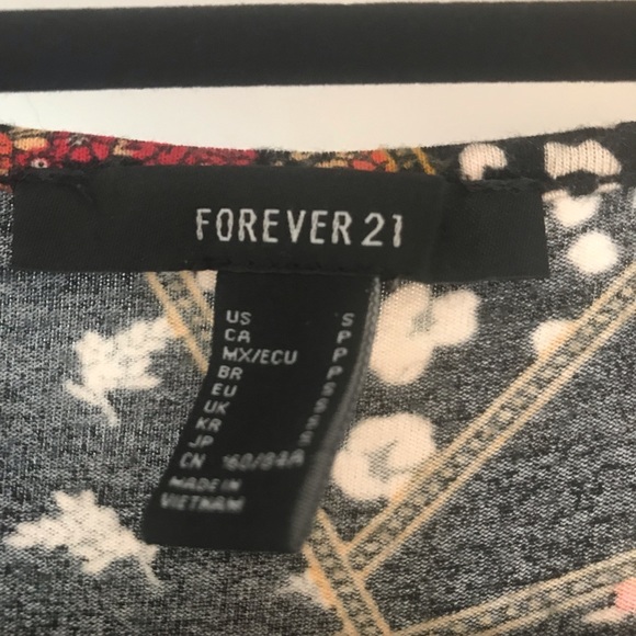 Stretchy faux wrap dress in patchwork pattern - Picture 2 of 3